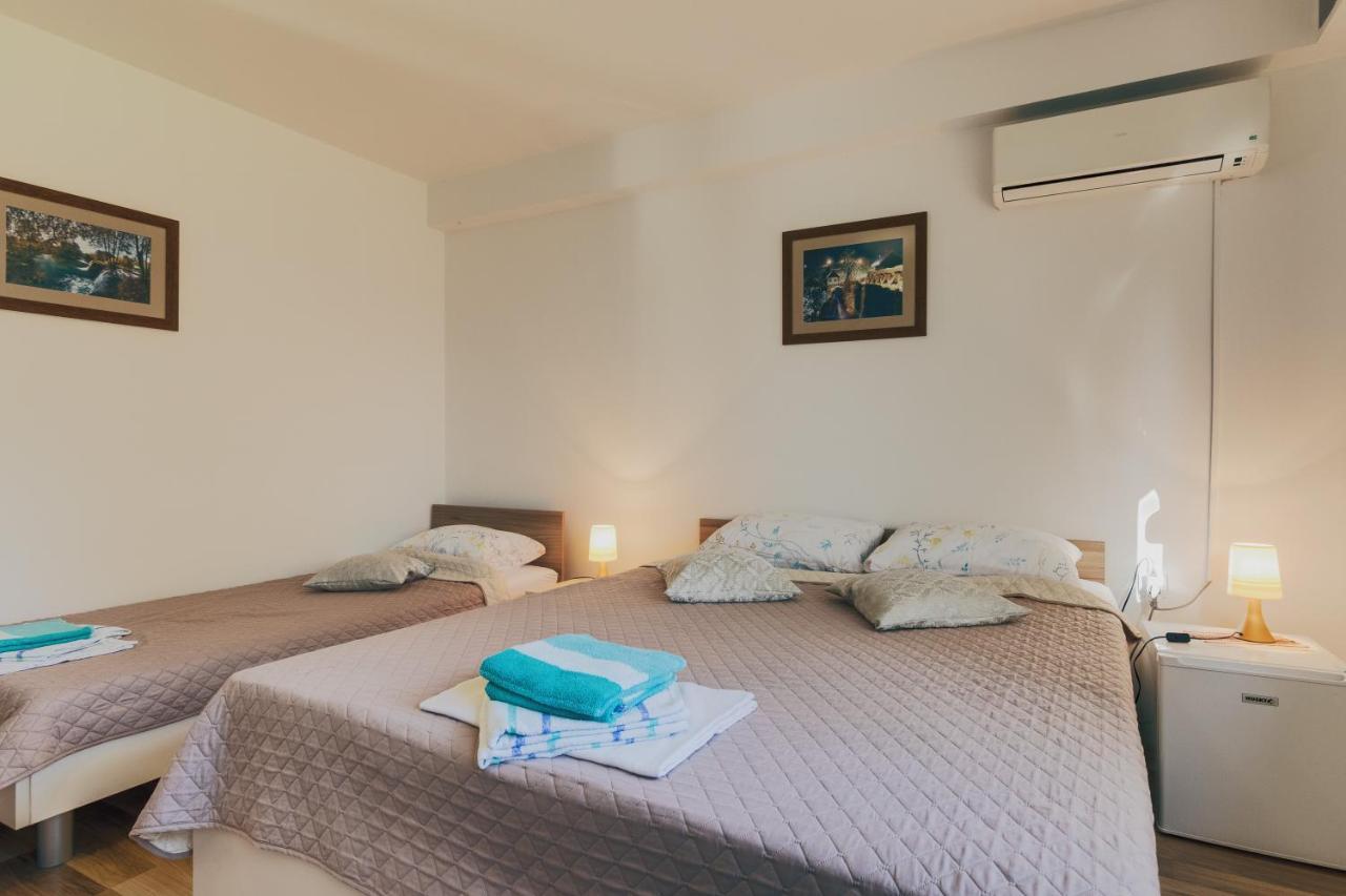 Apartments Lucija Слуни Екстериор снимка