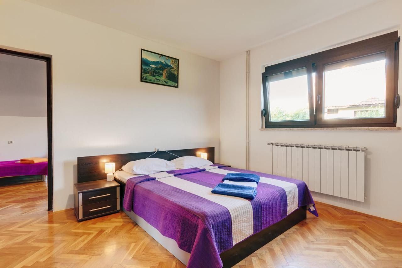 Apartments Lucija Слуни Екстериор снимка